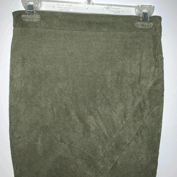 Love Culture Green Asymmetrical Mini Skirt​​ - Picture 3 of 4